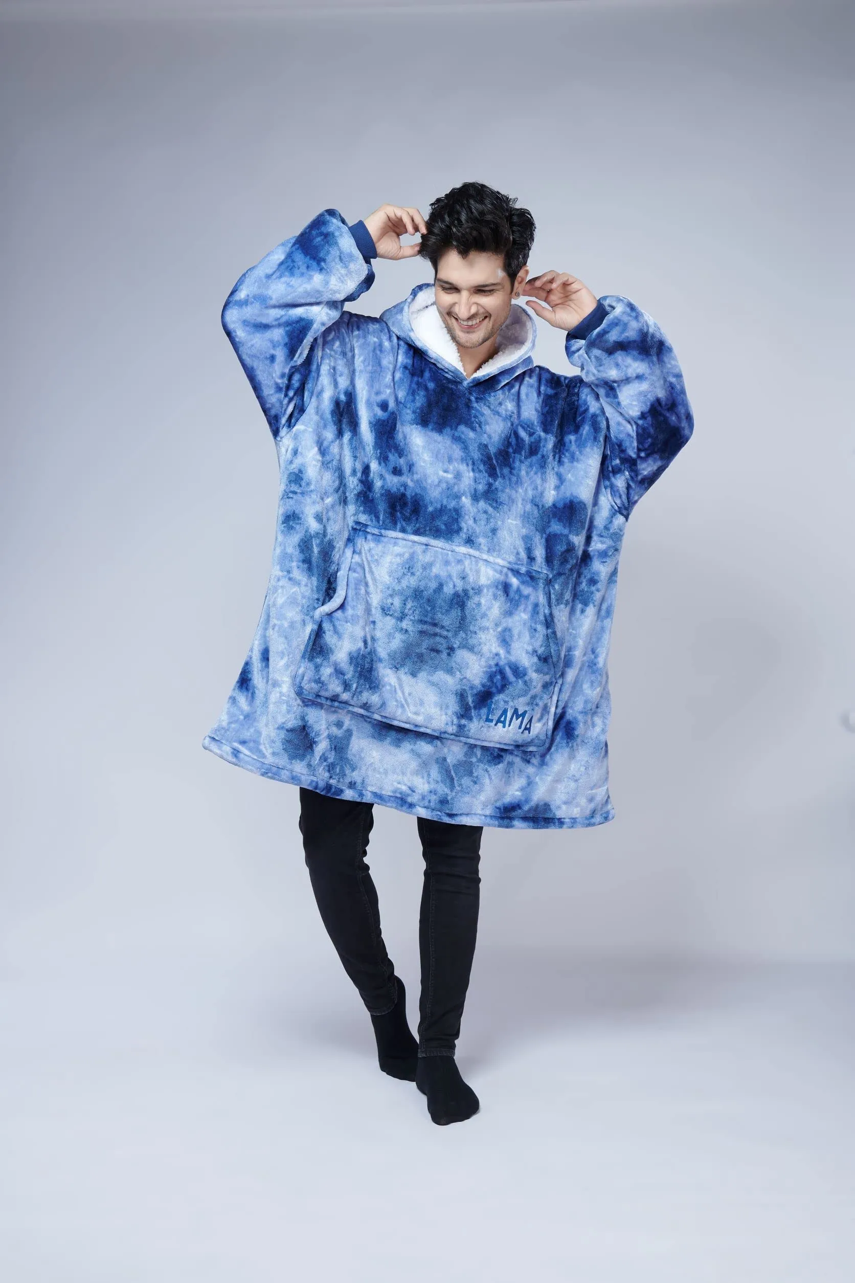 LAMA STORE Premium Sherpa Wearable Blanket Hoodie | Cozy Oversized Hooded Blanket with Large Front Pockets for Women & Men | Tie Dye Blue