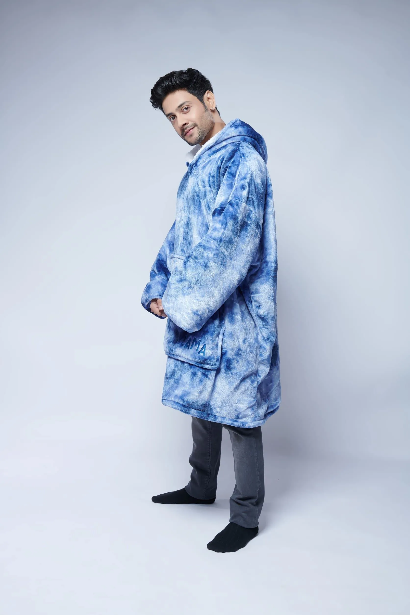 LAMA STORE Premium Sherpa Wearable Blanket Hoodie | Cozy Oversized Hooded Blanket with Large Front Pockets for Women & Men | Tie Dye Blue