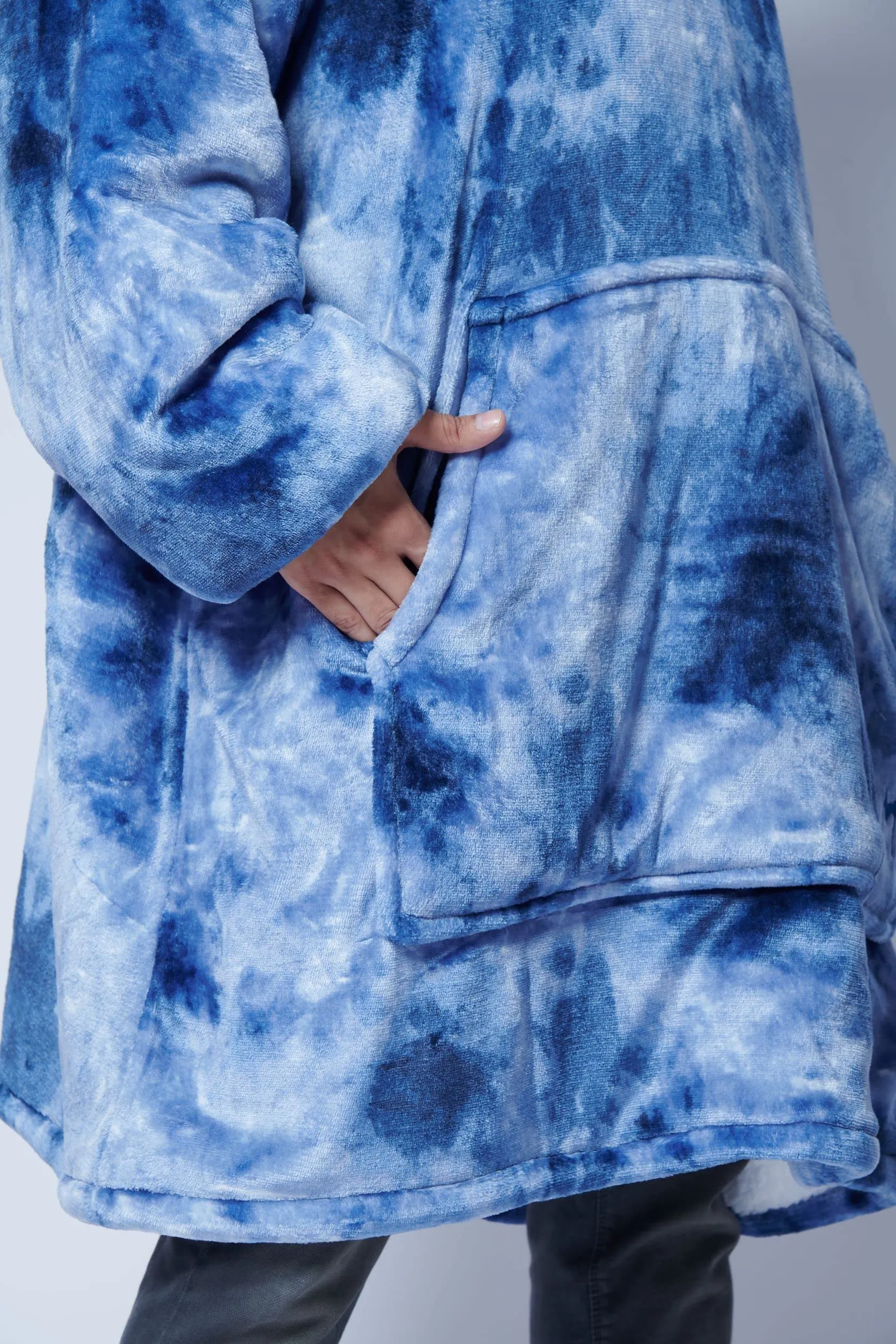 LAMA STORE Premium Sherpa Wearable Blanket Hoodie | Cozy Oversized Hooded Blanket with Large Front Pockets for Women & Men | Tie Dye Blue